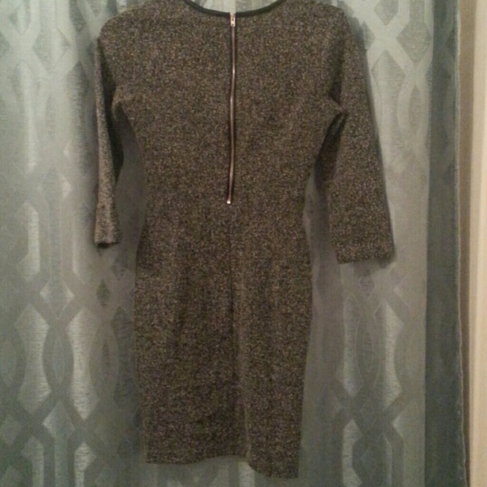 Form fitting dress - Picture 2 of 5